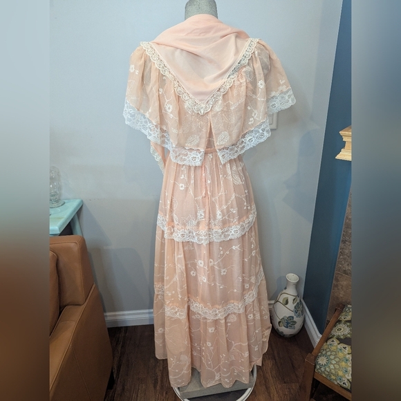 Vintage 1970s Peach & Ivory Prairie, Cottagecore, Maxi Dress & Shawl Sz 6 - Picture 10 of 17